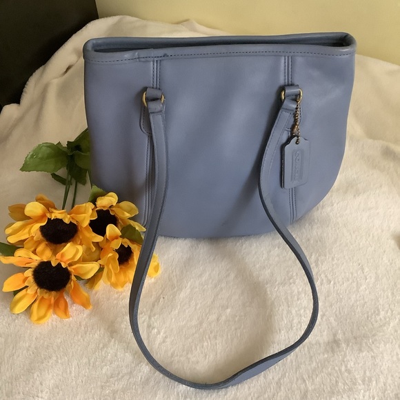 Coach Handbags - Coach Periwinkle Leather Purse